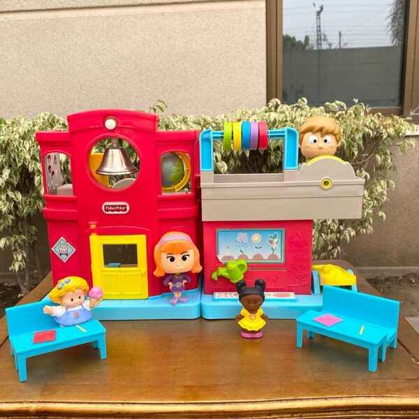 Fisher-Price Little People Musical Friendly School
