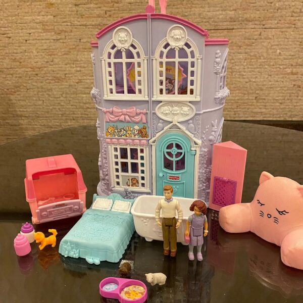 Fisher Price Sweet Streets Pet Parlor with Vet Center