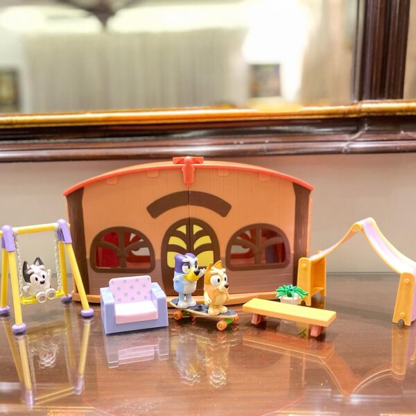 Bluey School Friends Calypso's School Playset