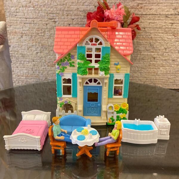 Fisher Price Vintage Country Cottage Sweet Streets Doll House Mattel with Original Characters