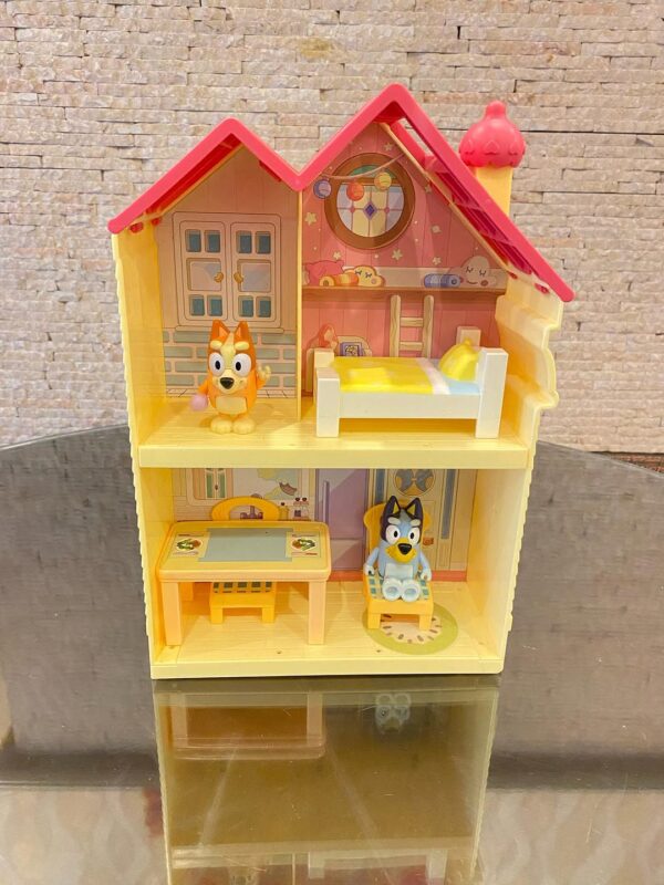 BLUEY Mini Heeler Home Playset, Handle to Play and Take Anywhere with them, Articulated Figure, Child Series Toy Famous (BLY67000)