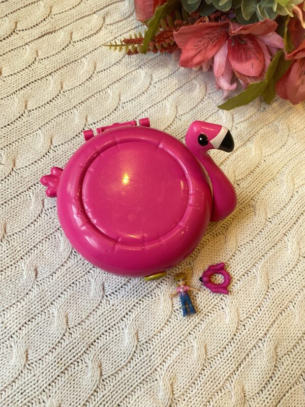 Polly Pocket Compact Playset, Flamingo Floatie with Micro Doll & Accessories, Travel Toy with Surprise Reveals