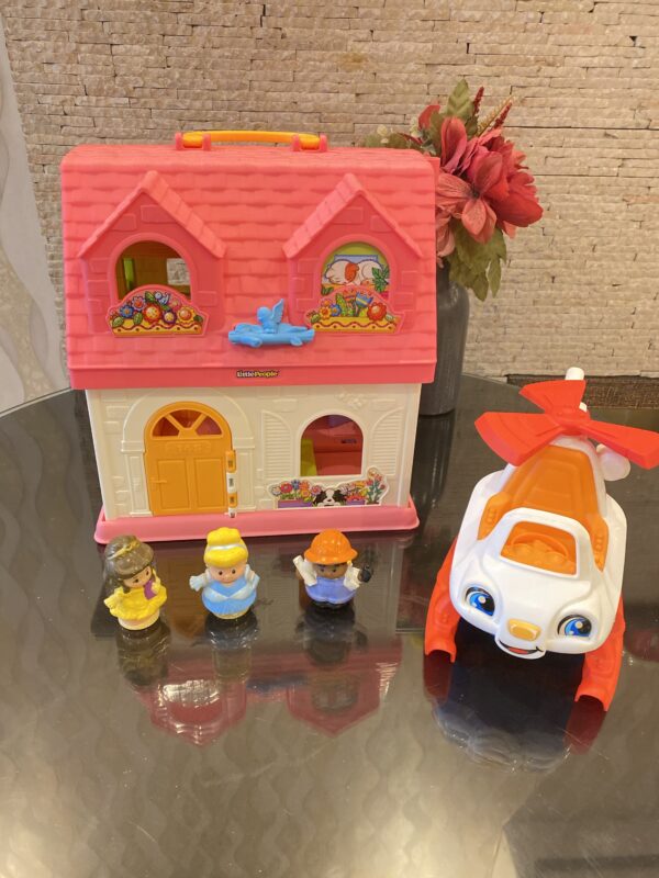Fisher-Price Little People Toddler Toy Surprise & Sounds Home Musical Playhouse and Helicopter with Figures for Pretend Play Kids Ages 1+ Years
